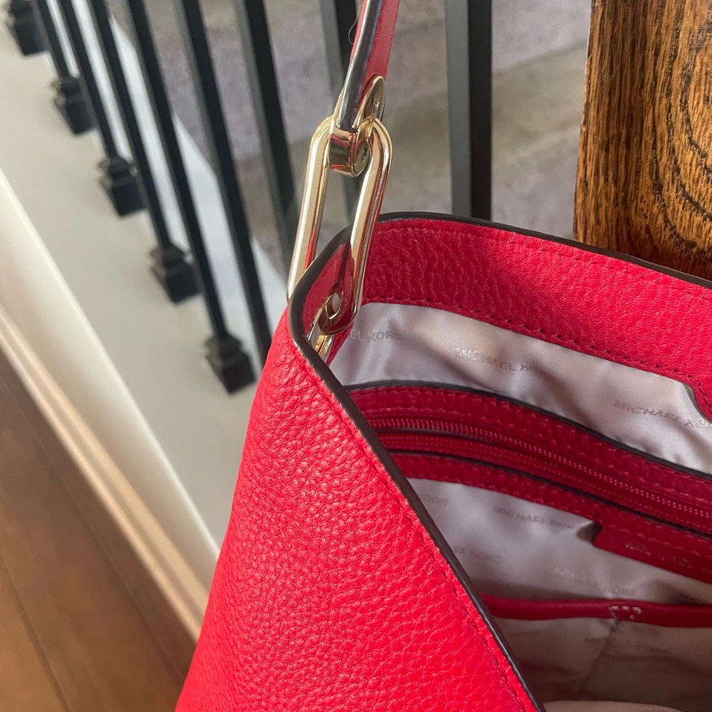 Michael Kors Raven Shoulder Tote Bag Red Pebbled Leather Gold Hardware NWOT - Picture 11 of 11